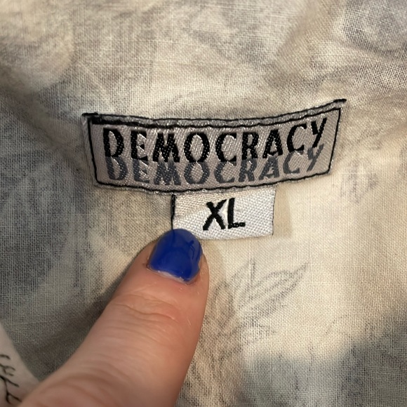 100% Cotton Printed Button Down - Picture 3 of 6